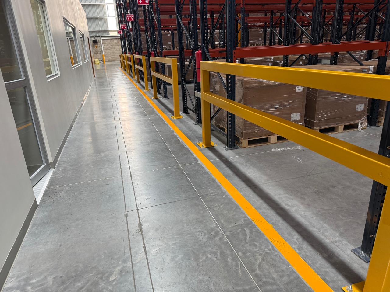 Barandal amarillo de protección de rack selectivo