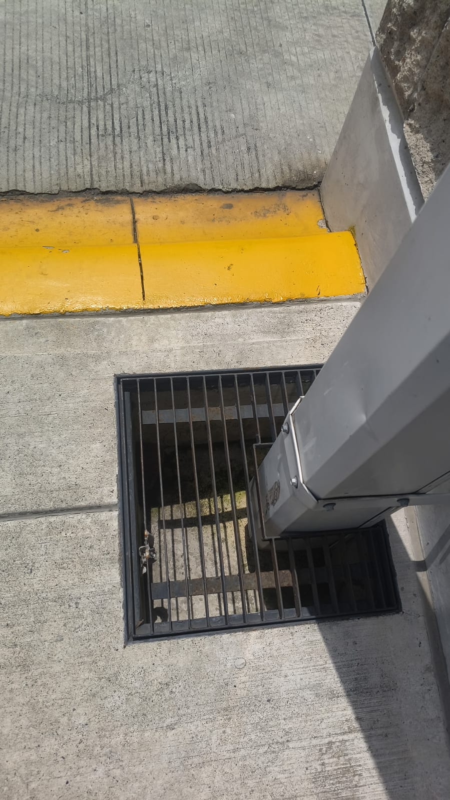 Rejilla de acero en pozo pluvial